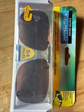 Foster Grant Clip-On Sunglasses – Brown Lenses